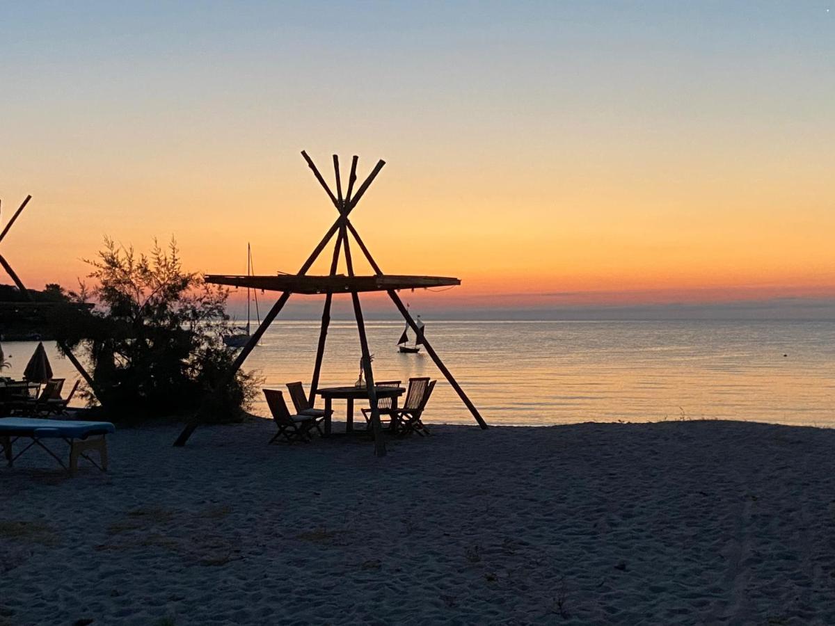 Les Lodges De La Plage U Dragulinu Sari-Solenzara Esterno foto